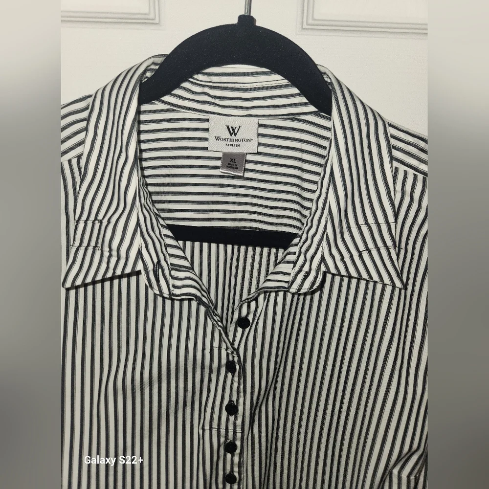 Black and White Striped Sleeveless Blouse SKU A08 - Picture 3 of 5